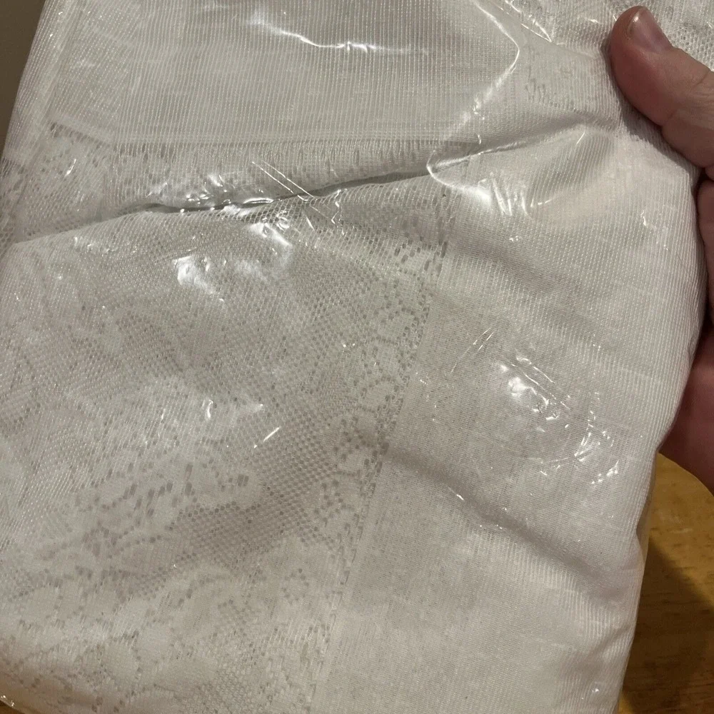 American Fabrics Company‎ Vintage Lace Tablecloth White Oblong 60 X 104